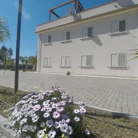 Roseto Beach Club 公寓 *